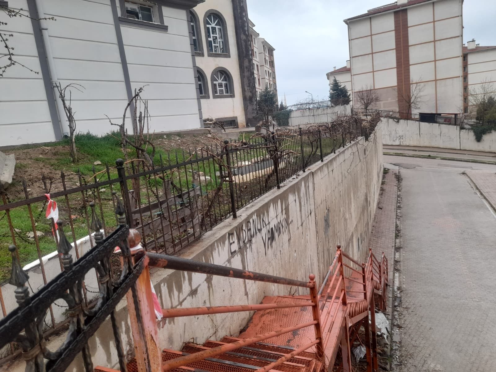 camii  duvarı istint