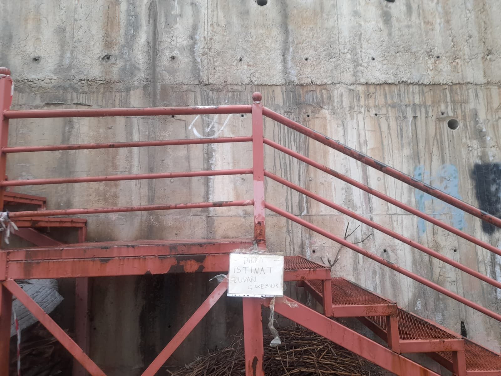 istinat duvarı camii