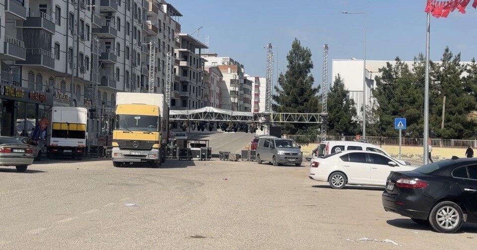 DEM Belediyesinde Bayrak Krizi, Konser İptal Edildi