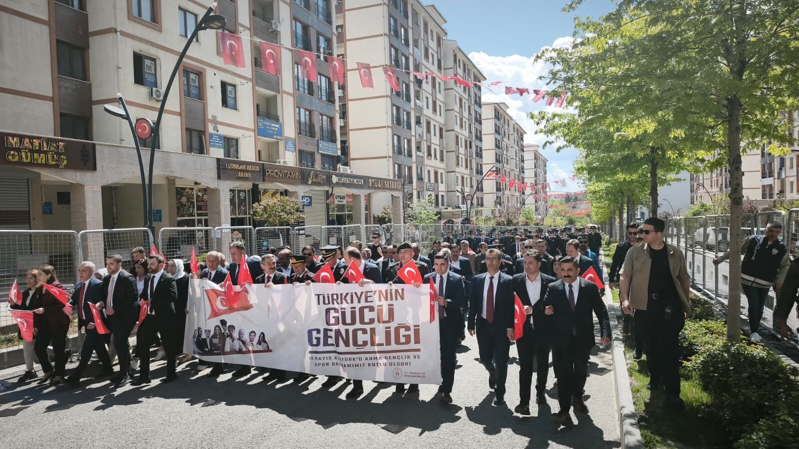 Bayrak Yürüyüşü (1)