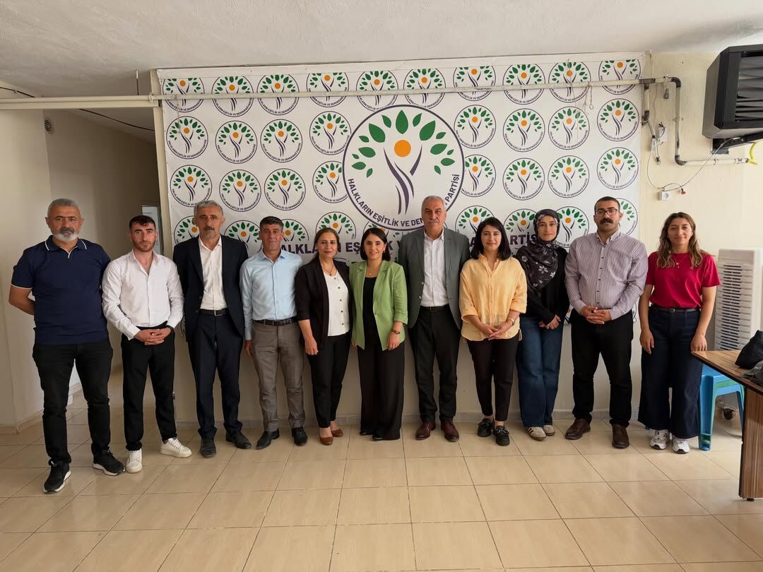 Bayramın 3. Gününde, Şırnak Milletvekilimiz Newroz Uysal Aslan Ile Birlikte İdil İlçe Dem Parti (1)