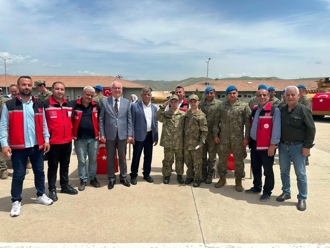 Bu Mutluluğa Vesile Olan Cizre Kaymakamı Sayın Ahmet Vezir Baycara 8’Ci Hudut Tugay Komutanlığı (1)