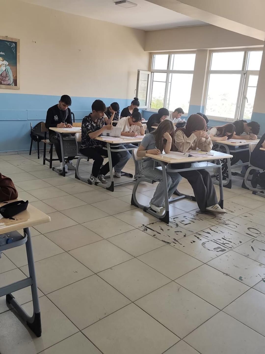 Bugün Derneğimiz Tarafından 1000 Öğrencinin Katılımıyla Gerçekleştirilen Ödüllü Deneme Sınavımız (2)