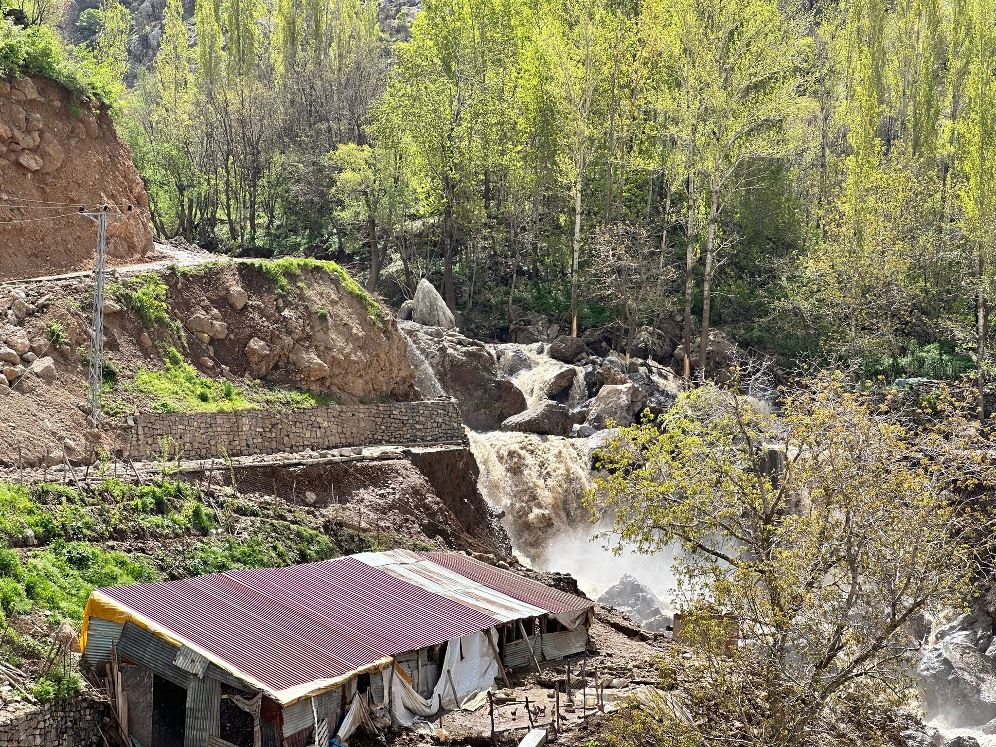 Çati Çöktü (1)
