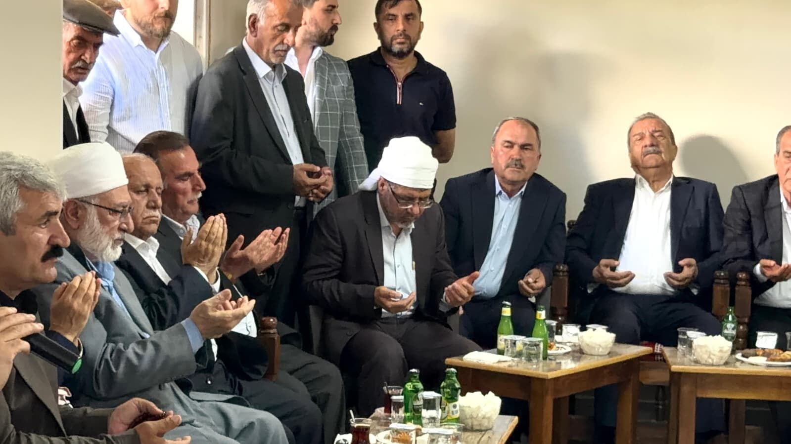 Iki Aşiret El Sıkıştı (1)