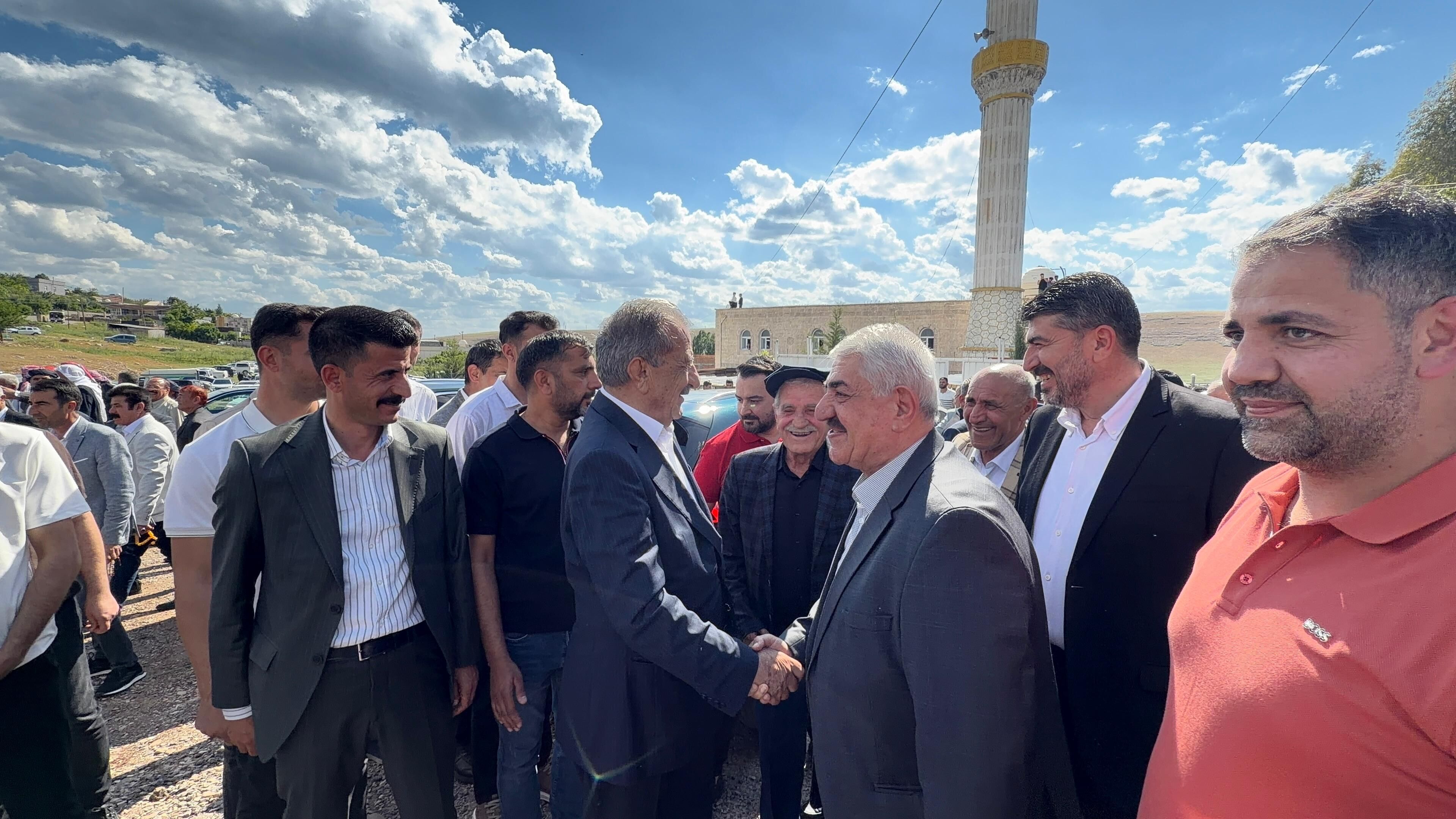 Iki Aşiret El Sıkıştı (13)