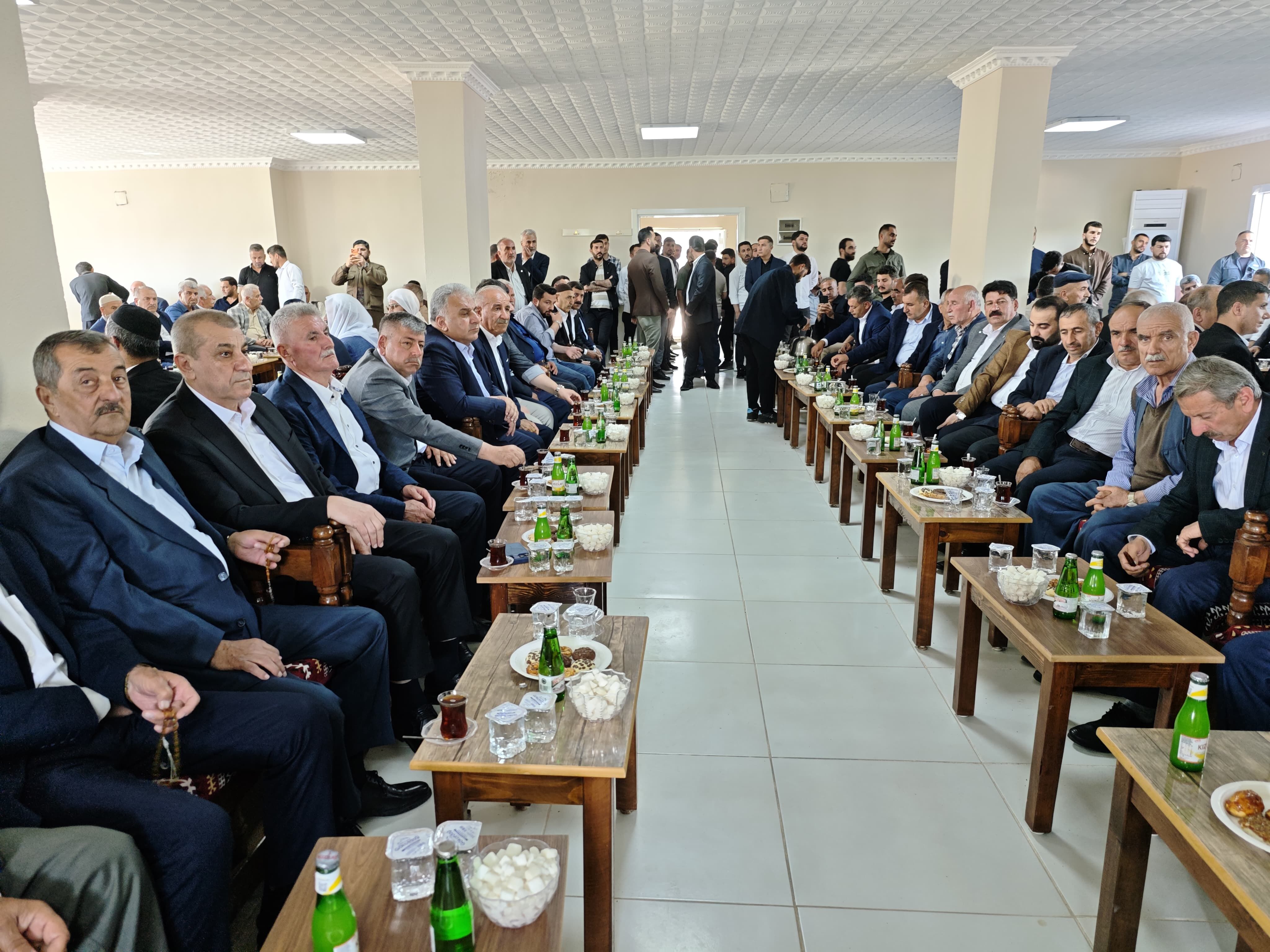 Iki Aşiret El Sıkıştı (6)