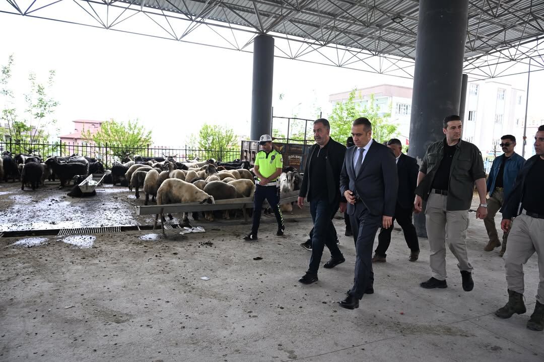 İl Emniyet Müdürümüz Volkan Sazak, Belediye Başkan Vekili Sayın Mahmut Tatar Ile Birlikte Kurba (1)