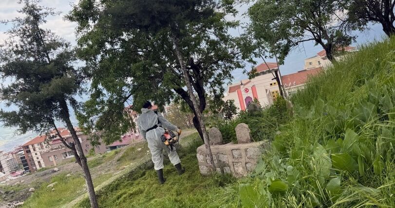 Park Ve Bahçeler Müdürlüğümüz, Yaklaşan Kurban Bayramı Öncesinde Vatandaşlarımızın Kabir Ziyaret (4)