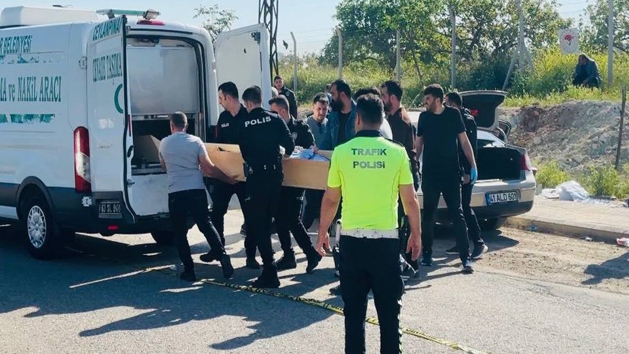 Park halindeki otomobilin içerisinde ölü bulundu
