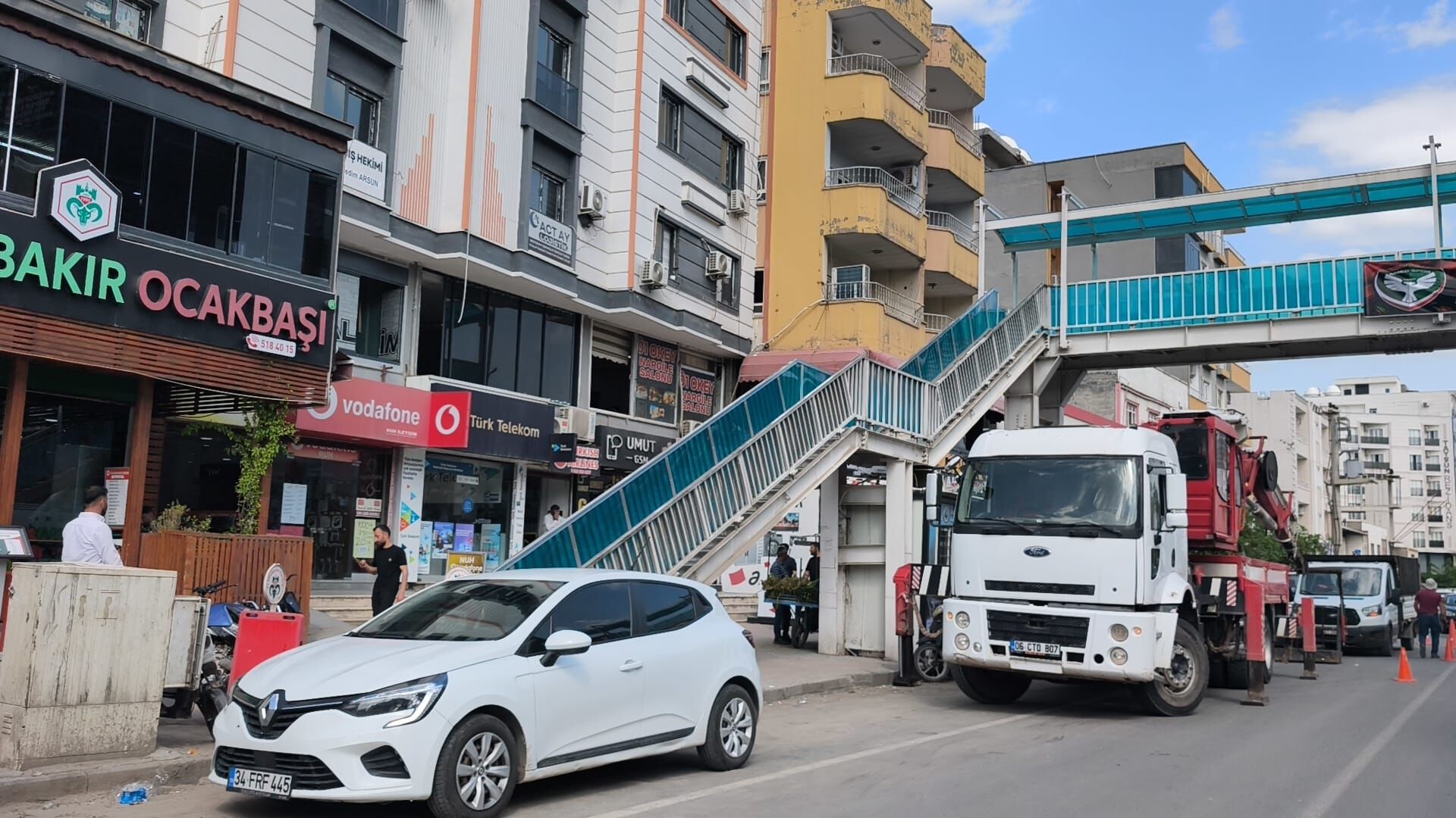 Üst Geçi̇tt (2)