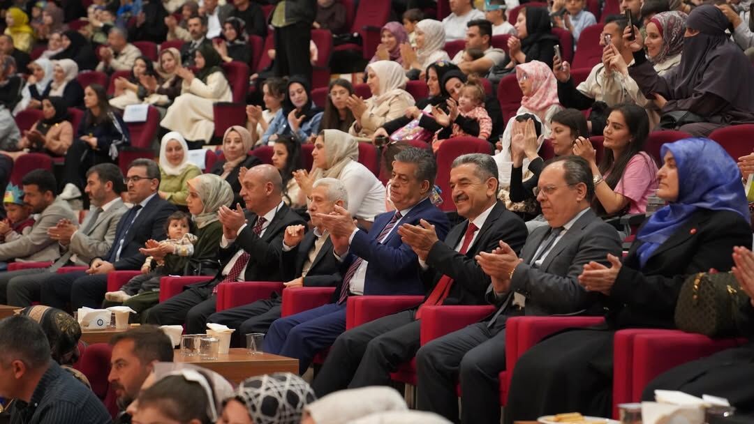Valimiz Birol Ekici, Belediye Başkanı Mehmet Yarka, İl Müftüsü Arif Yeşiloğlu Ve Kıymetli Vatand
