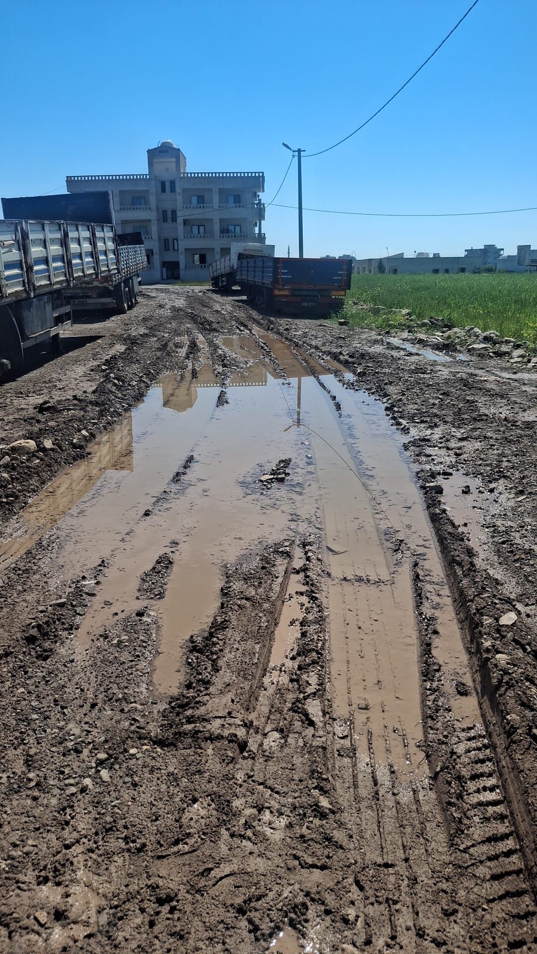 Silopi’de arıza ekipleri çamurla mücadele ediyor