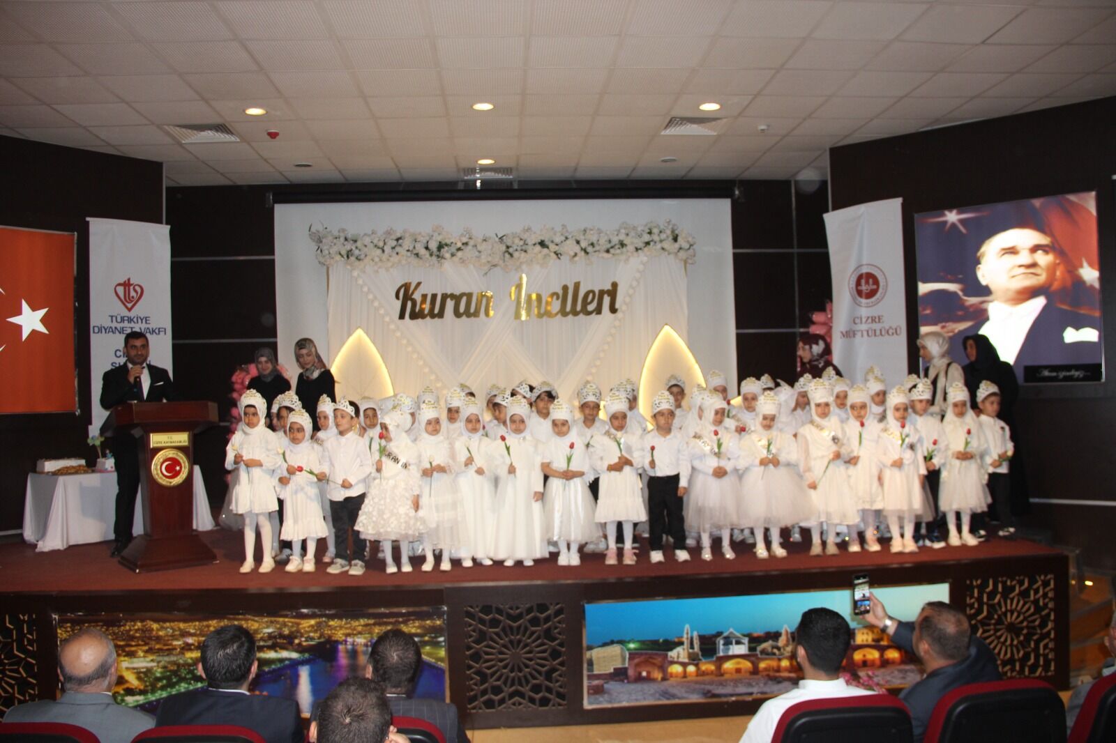 50 Minik Öğrenci Kur’an’a Geçmenin Sevincini Yaşadı