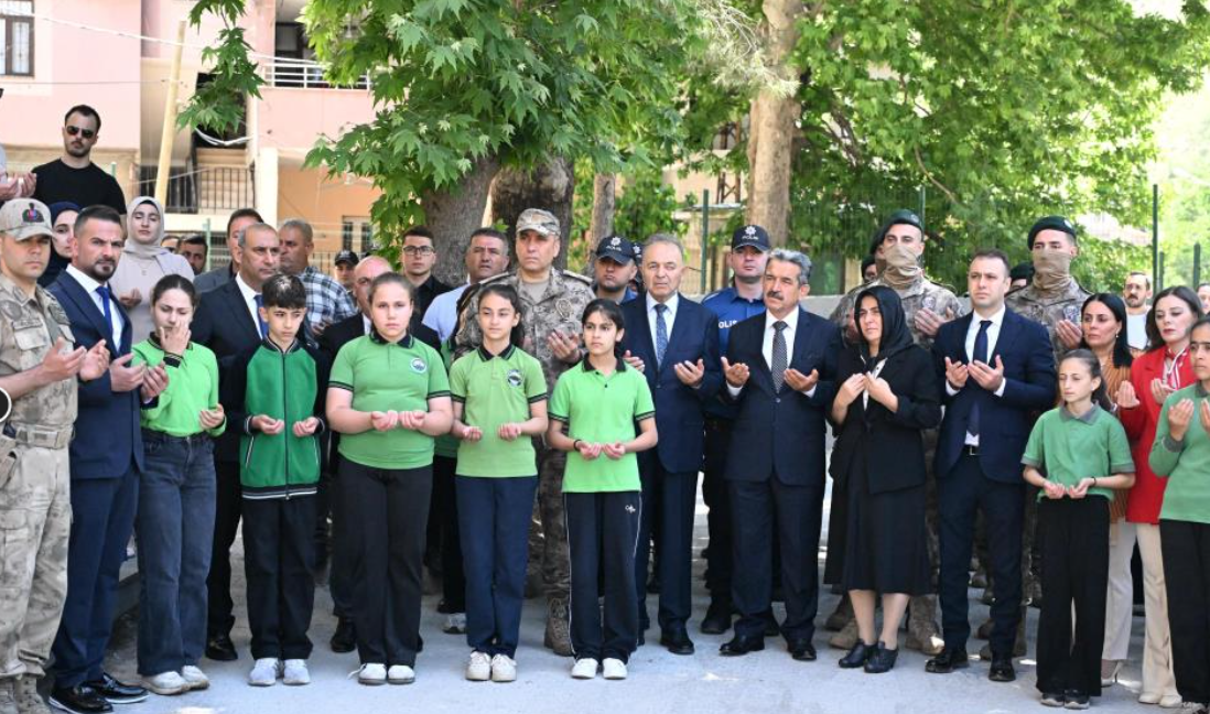 Açılış M