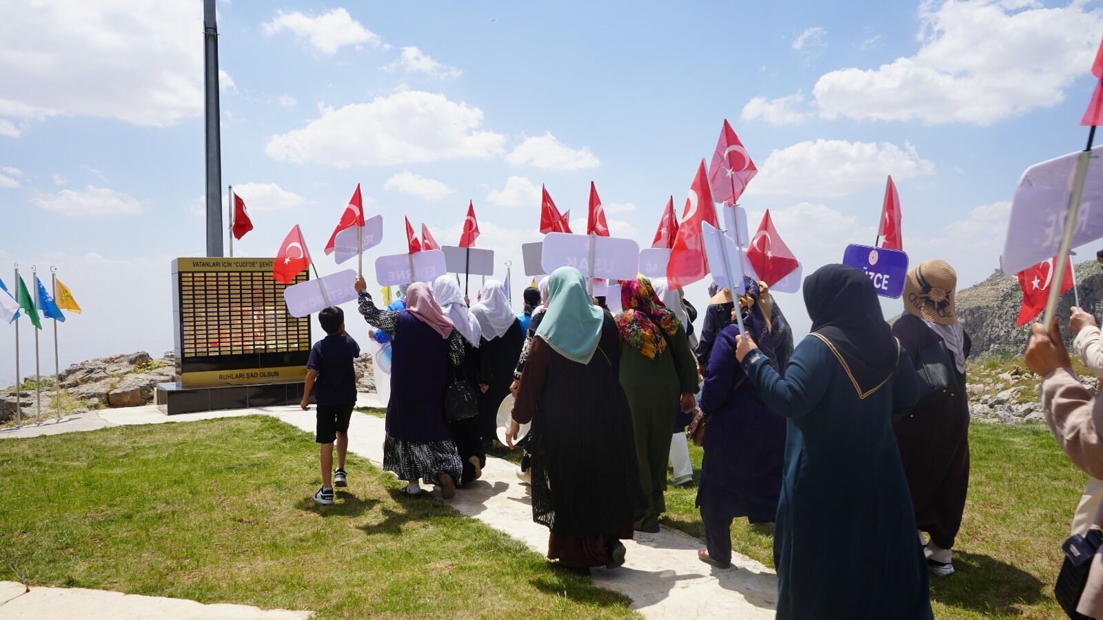 Cudi̇ Daği Şehi̇t Ai̇leleri̇ (3)