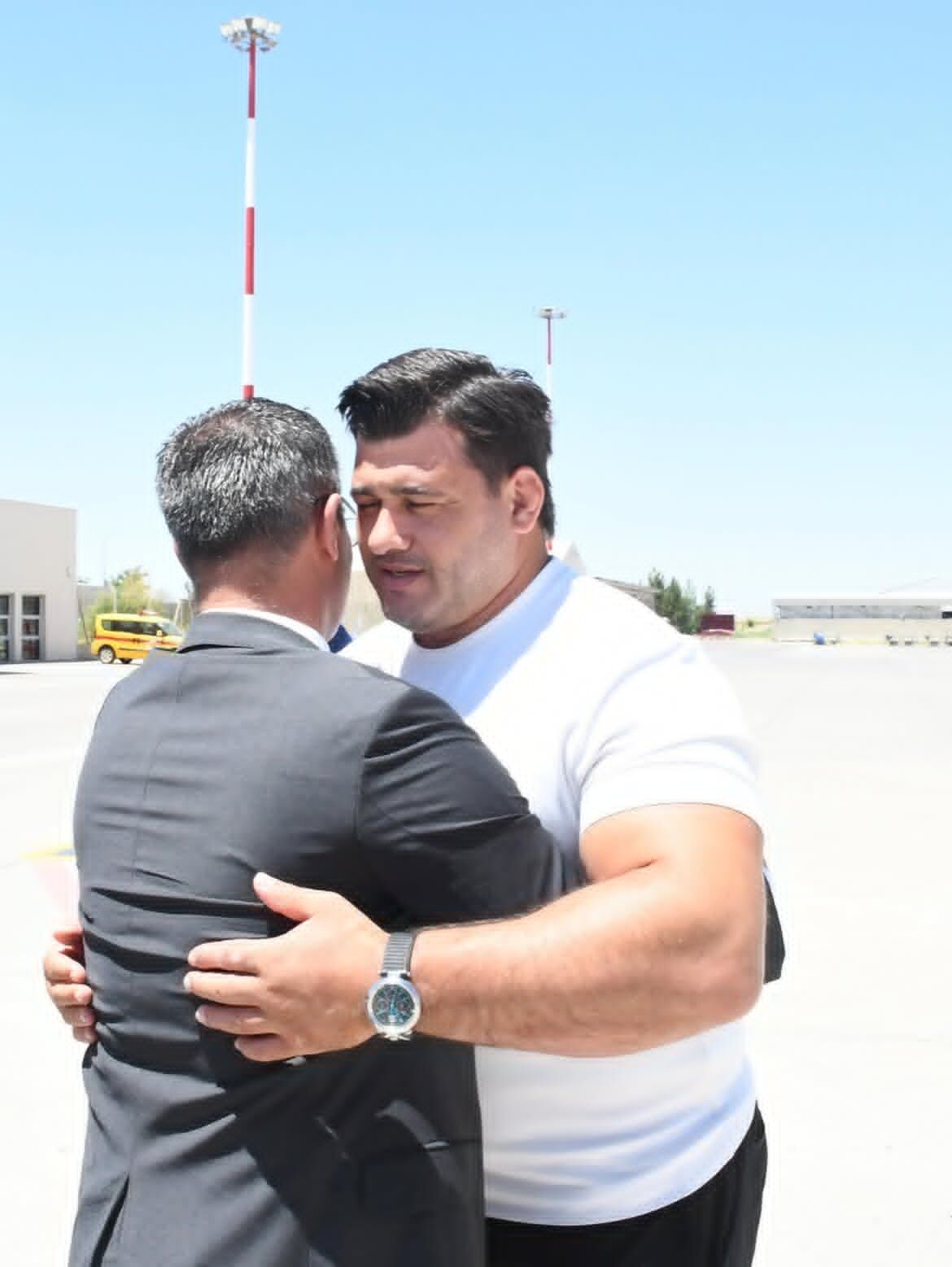 🤼🇹🇷 Dünya Ve Avrupa Şampiyonu Milli Güreşçimiz Rıza Kayaalp İlimizdecilo Buzul Dağları’nda Dü (1)