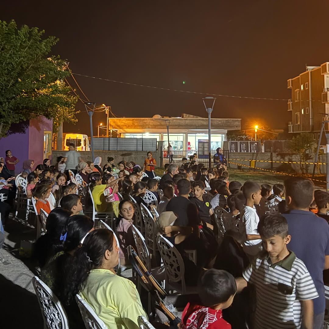 Kizir Parkı’nda Gerçekleştirdiğimiz Çocuklar İçin Film Gösteriminde Çocuklarımız Ve Ailelerimizl (5)