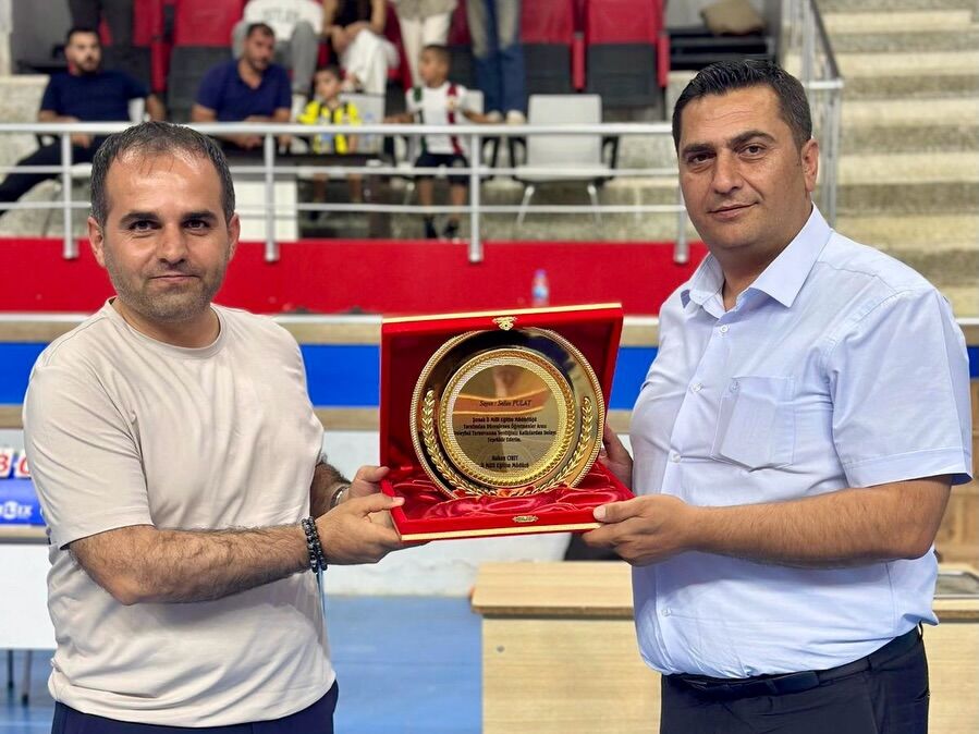 Voleybol Turnuvası Ödül Töreni Gerçekleştirildişırnak İl Millî Eğitim Müdürlüğ (3)