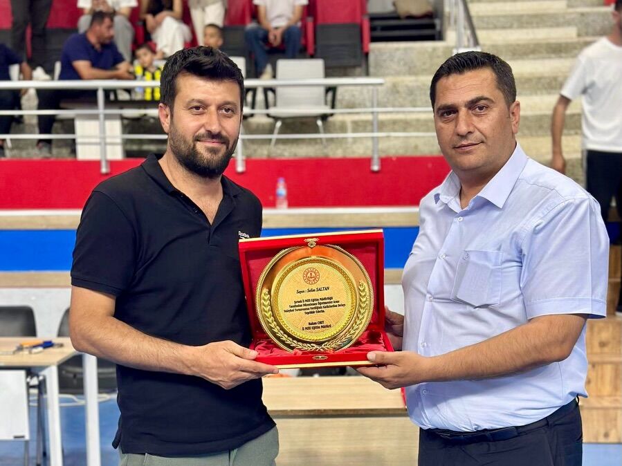 Voleybol Turnuvası Ödül Töreni Gerçekleştirildişırnak İl Millî Eğitim Müdürlüğ (4)
