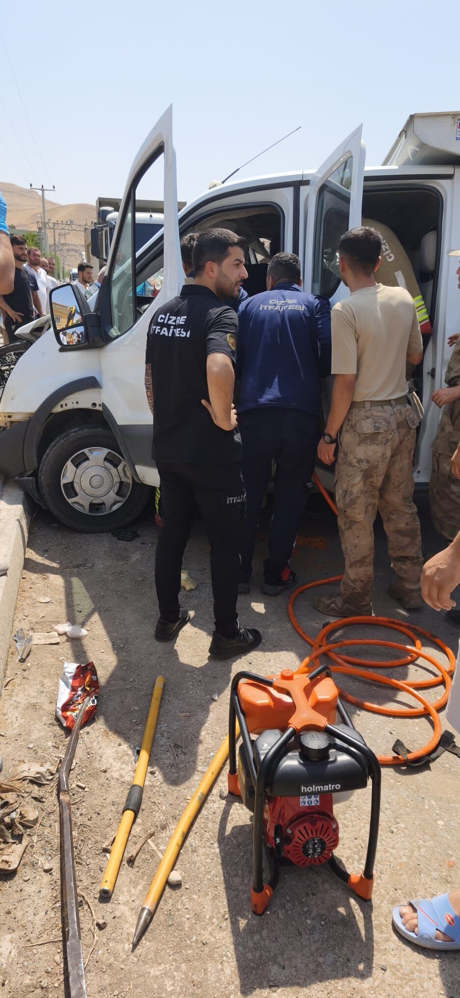 Ci̇zre Kaza. İki̇ Araç Çarpişti (3)