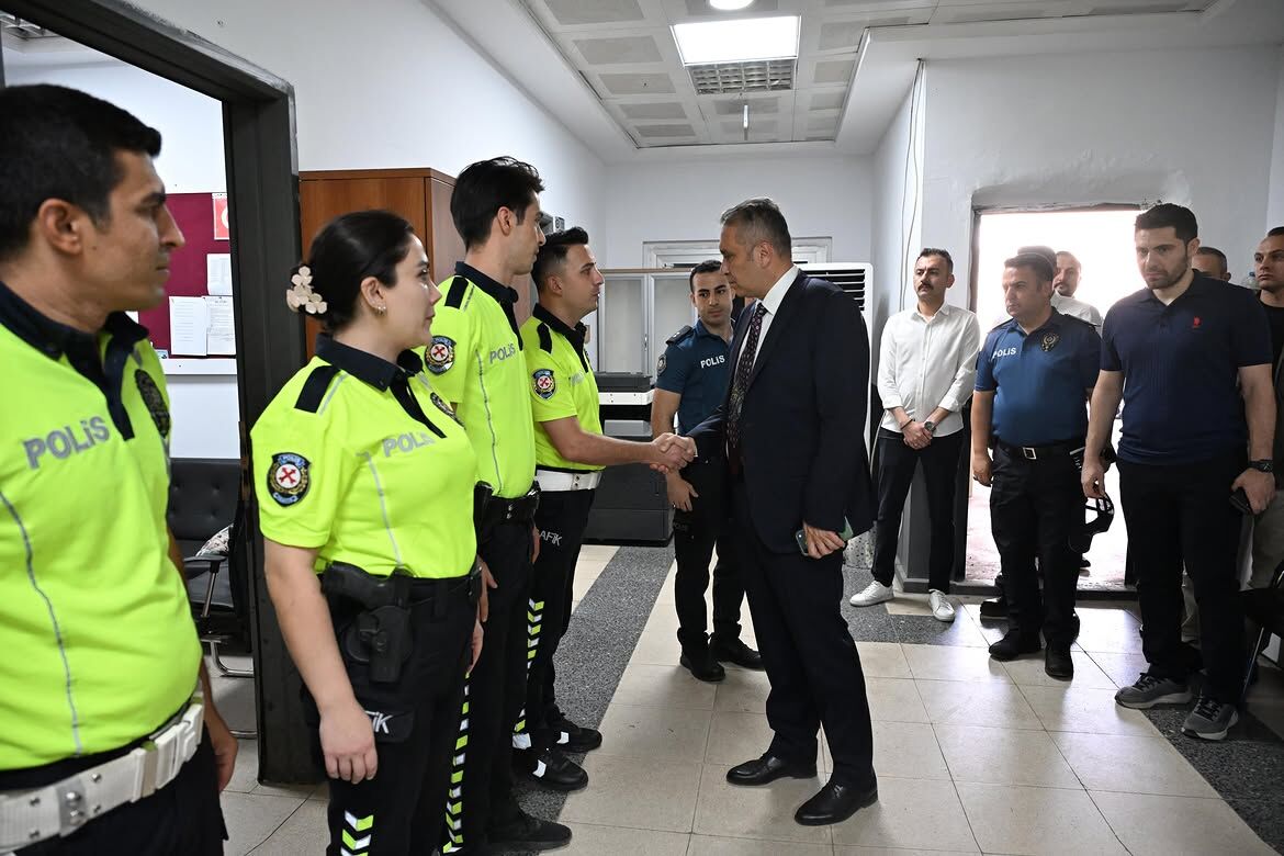 İl Emniyet Müdürümüz Volkan Sazak, Cizre Ilçemizde Bölge Trafik Denetleme Şube Müdürlüğümüzü Ziy