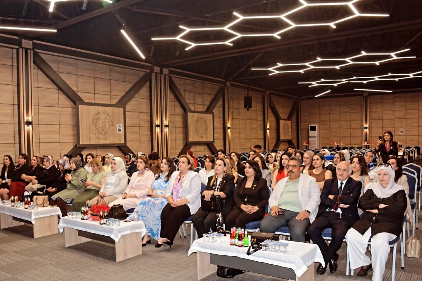 Kadin Gi̇ri̇şi̇mci̇ler (2)