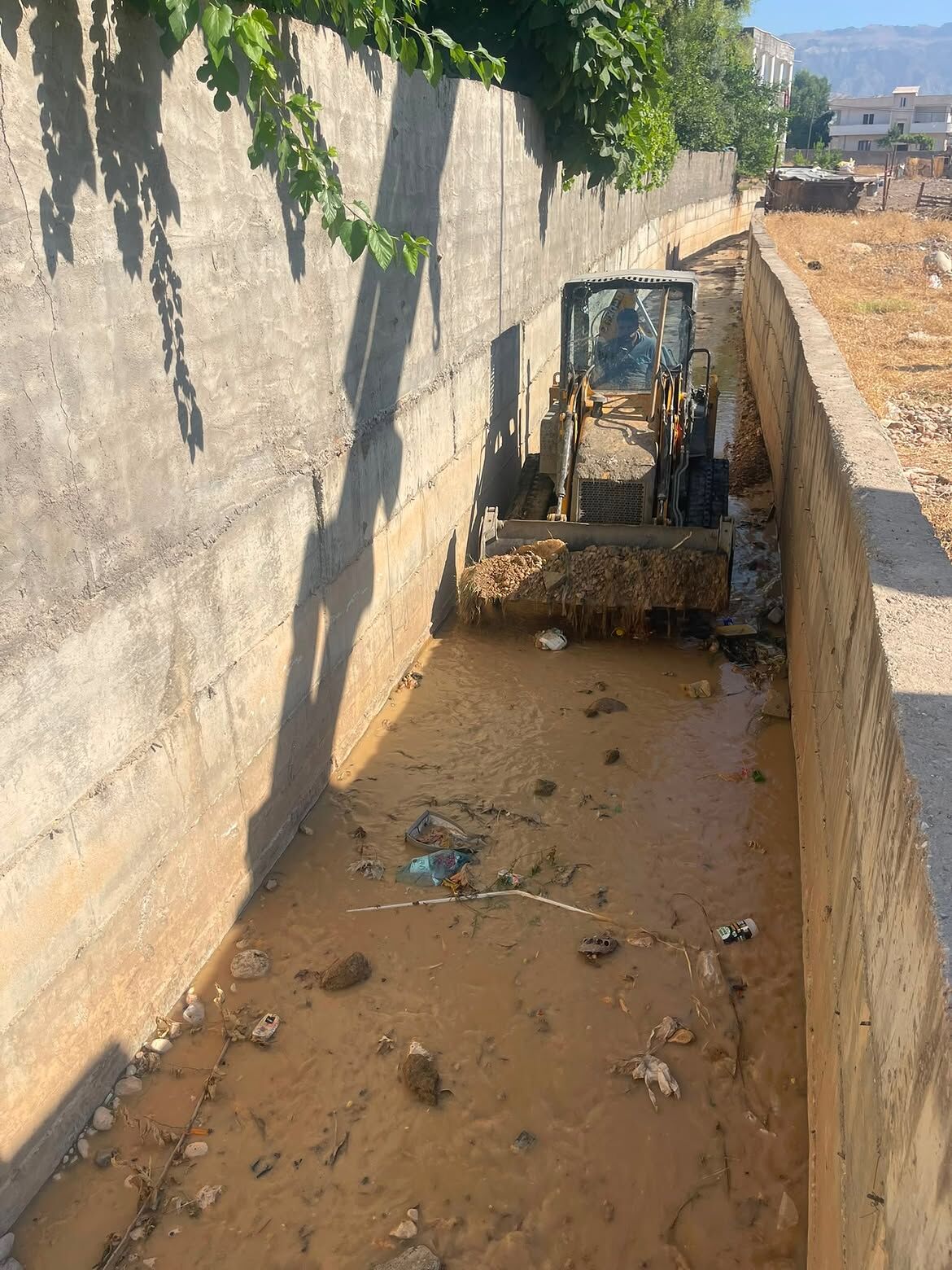 Kanal Temizliği Çalışmalarımız Devam Ediyor.temizlik İşleri Müdürlüğümüz Ekipleri, Dicle Mahalle (1)