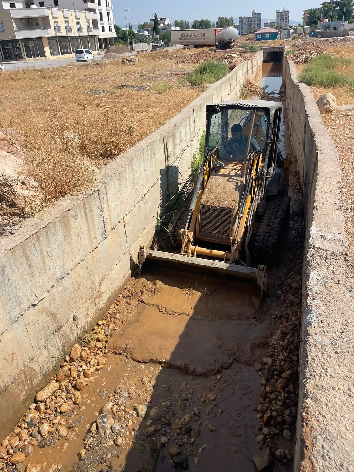 Kanal Temizliği Çalışmalarımız Devam Ediyor.temizlik İşleri Müdürlüğümüz Ekipleri, Dicle Mahalle (3)