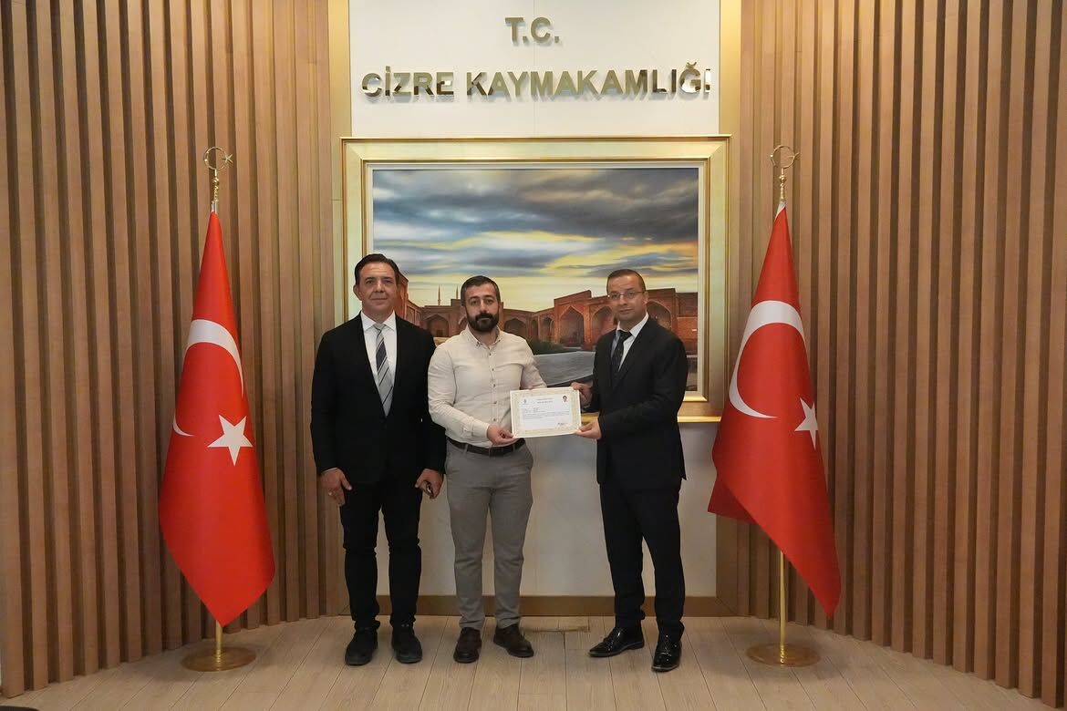 Kaymakamımız Sayın Ahmet Vezir Baycar, Tayini Çıkan Cizre İlçe Emniyet Müdürlüğünde Görevli Biri (1)