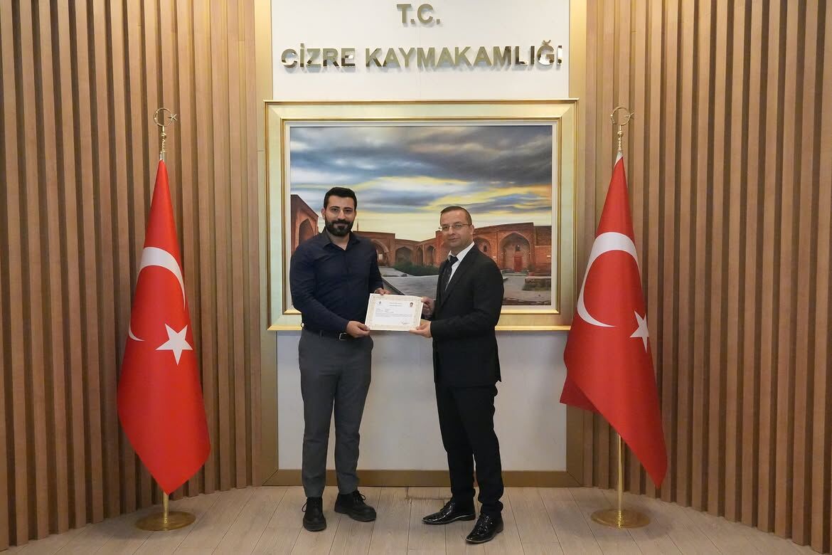 Kaymakamımız Sayın Ahmet Vezir Baycar, Tayini Çıkan Cizre İlçe Emniyet Müdürlüğünde Görevli Biri (2)