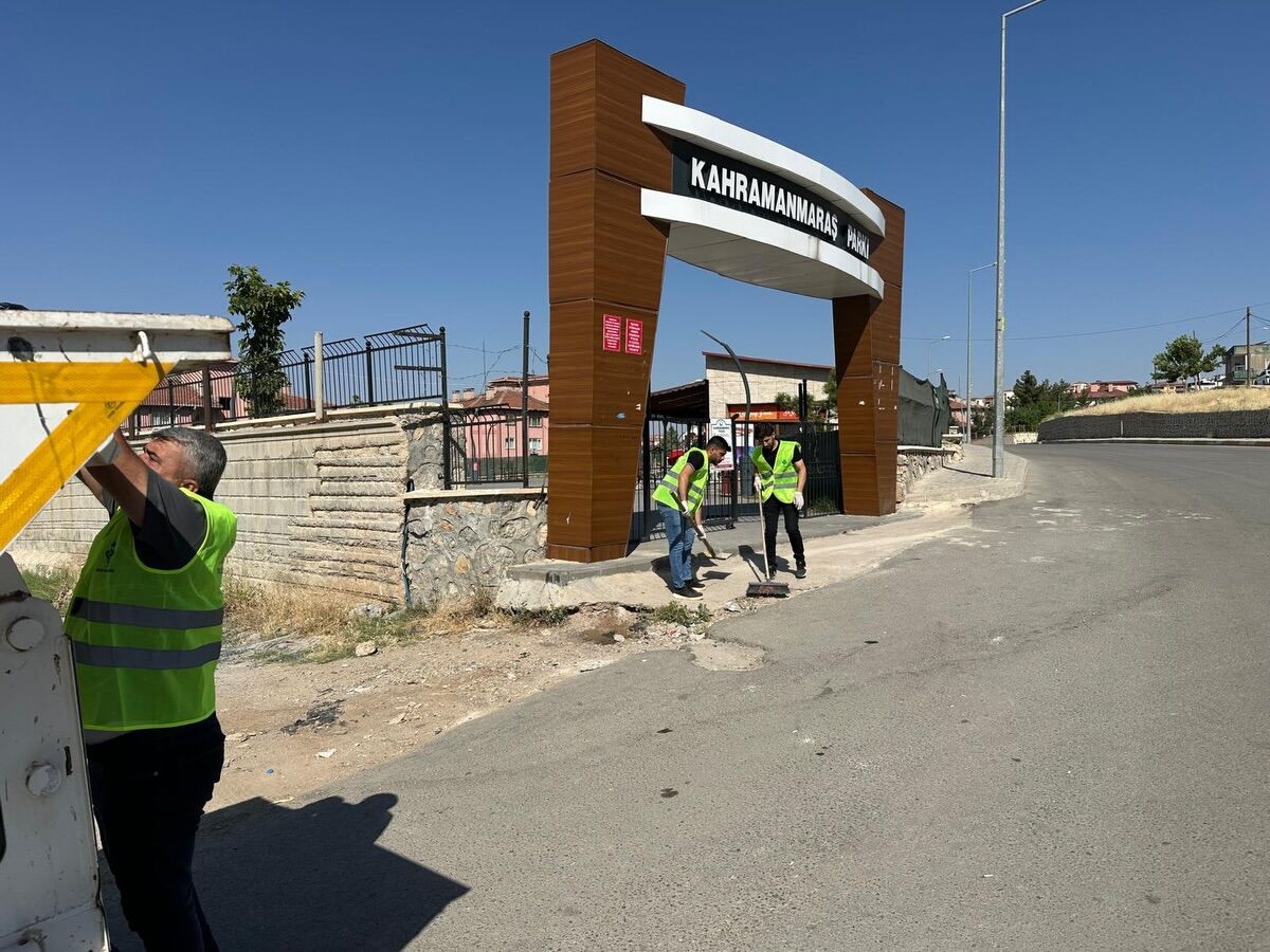Temizlik İşleri Müdürlüğümüz, Kent Merkezinde Rutin Temizlik Çalışmalarını Aralıksız Sürdürüyor. (1)