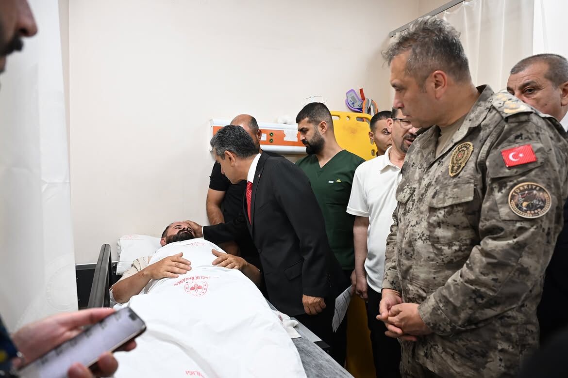 Valimiz Birol Ekici, Cudi Dağı Dönüşünde Yaralanan Vatandaşlarımızı Şırnak, Cizre Ve Silopi Devl (3)