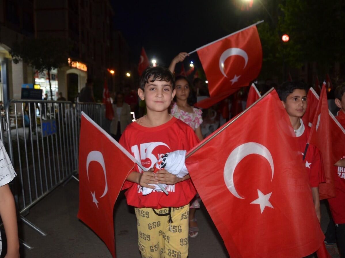 bayrak yürüuüş