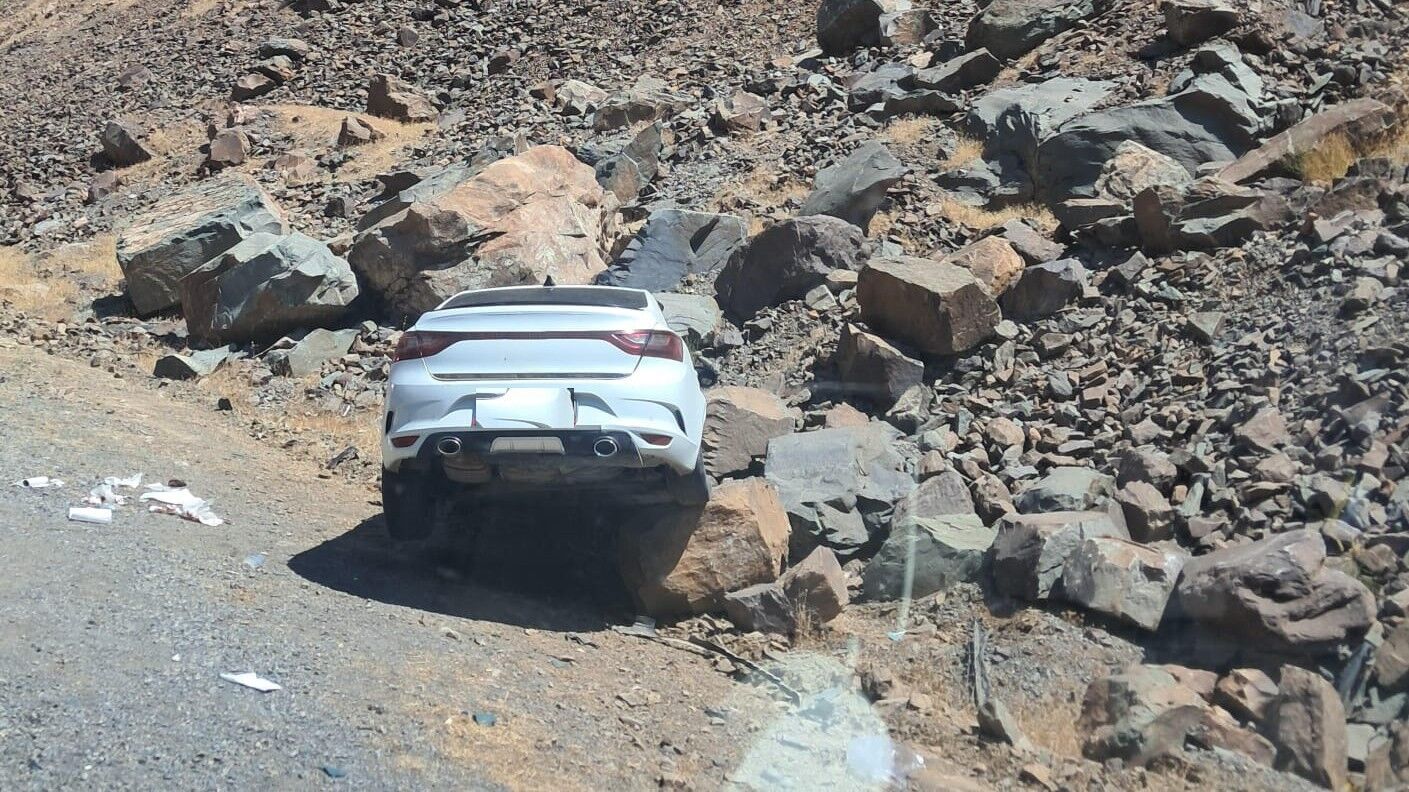 Hakkari kara yolunda kaza: 3 yaralı