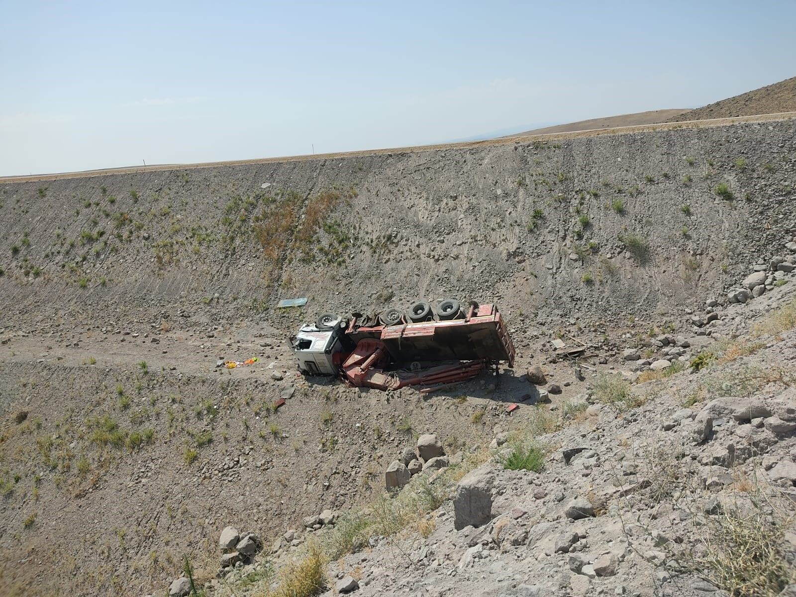 Tunceli'de vinç uçuruma yuvarlandı: 1 yaralı