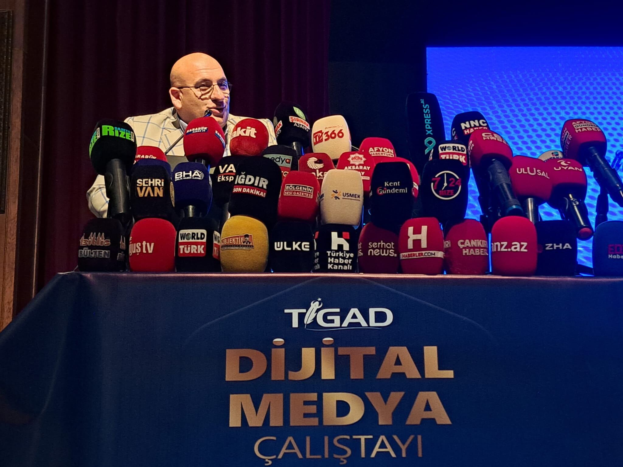 Ti̇gaddd (2)