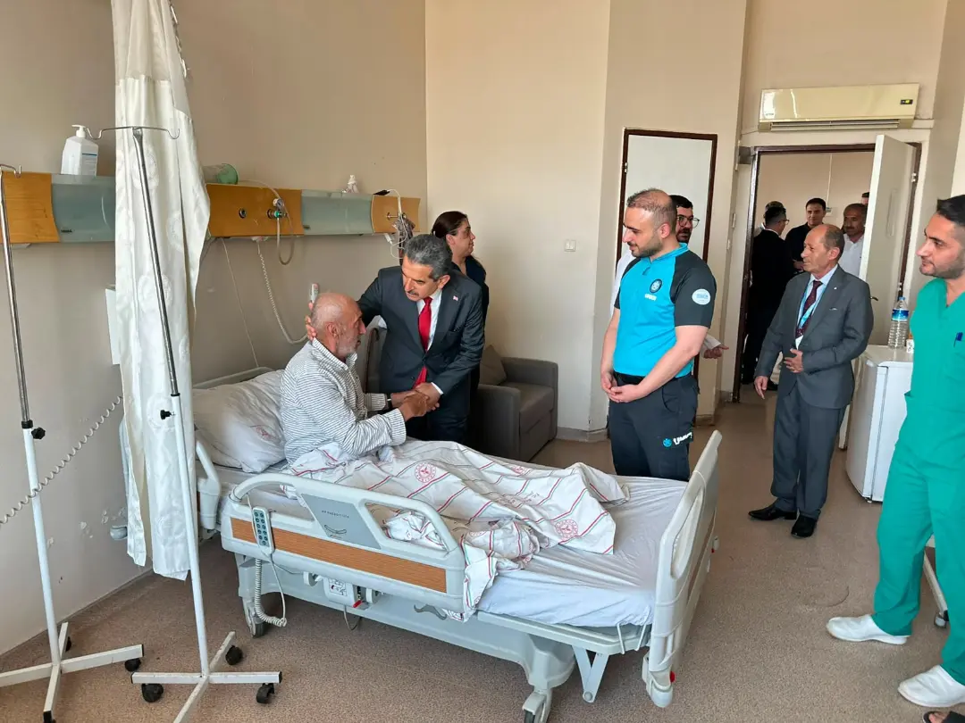 Valimiz Birol Ekici, Şırnak Devlet Hastanesinde Ameliyat Olan Valiliğimiz Personeli Tahir Sevim (1)