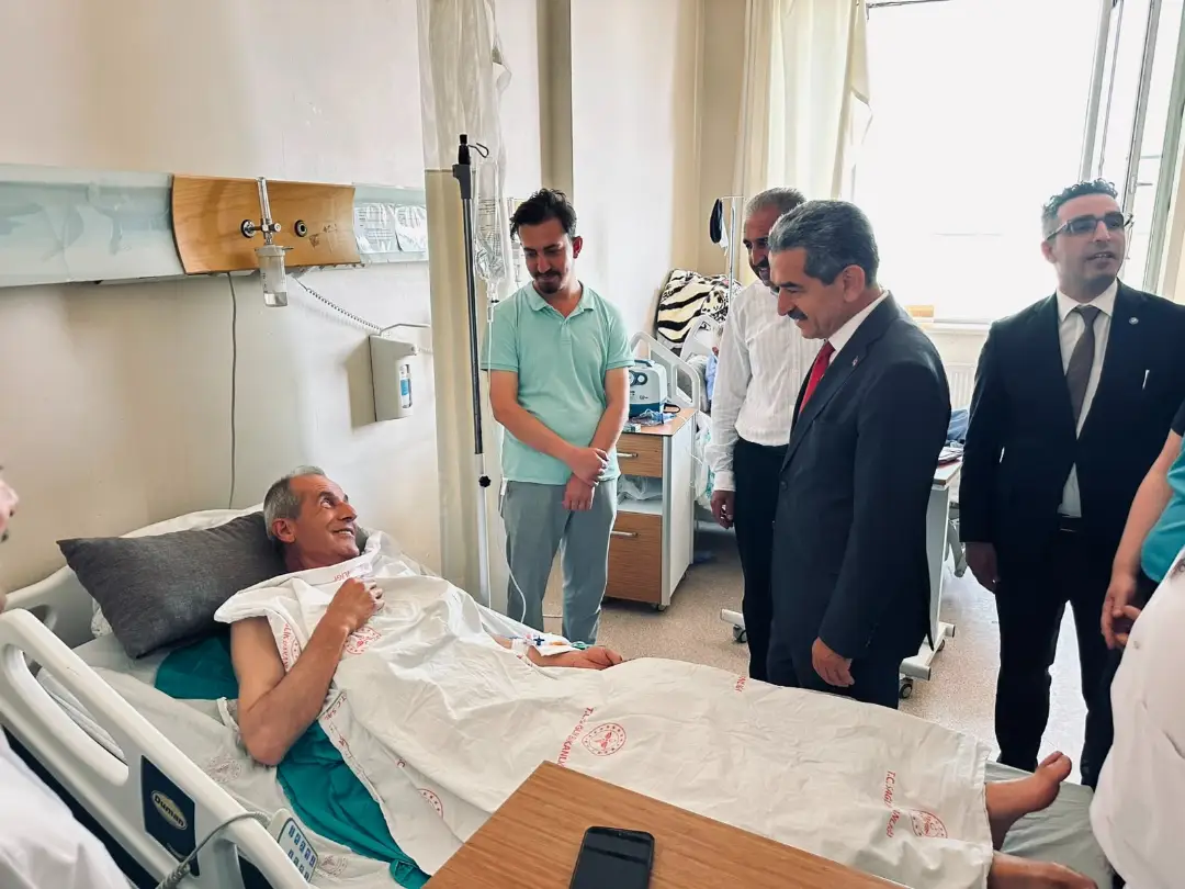 Valimiz Birol Ekici, Şırnak Devlet Hastanesinde Ameliyat Olan Valiliğimiz Personeli Tahir Sevim (2)