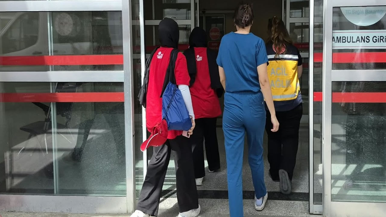 4 öğrenci yemekten zehirlendi