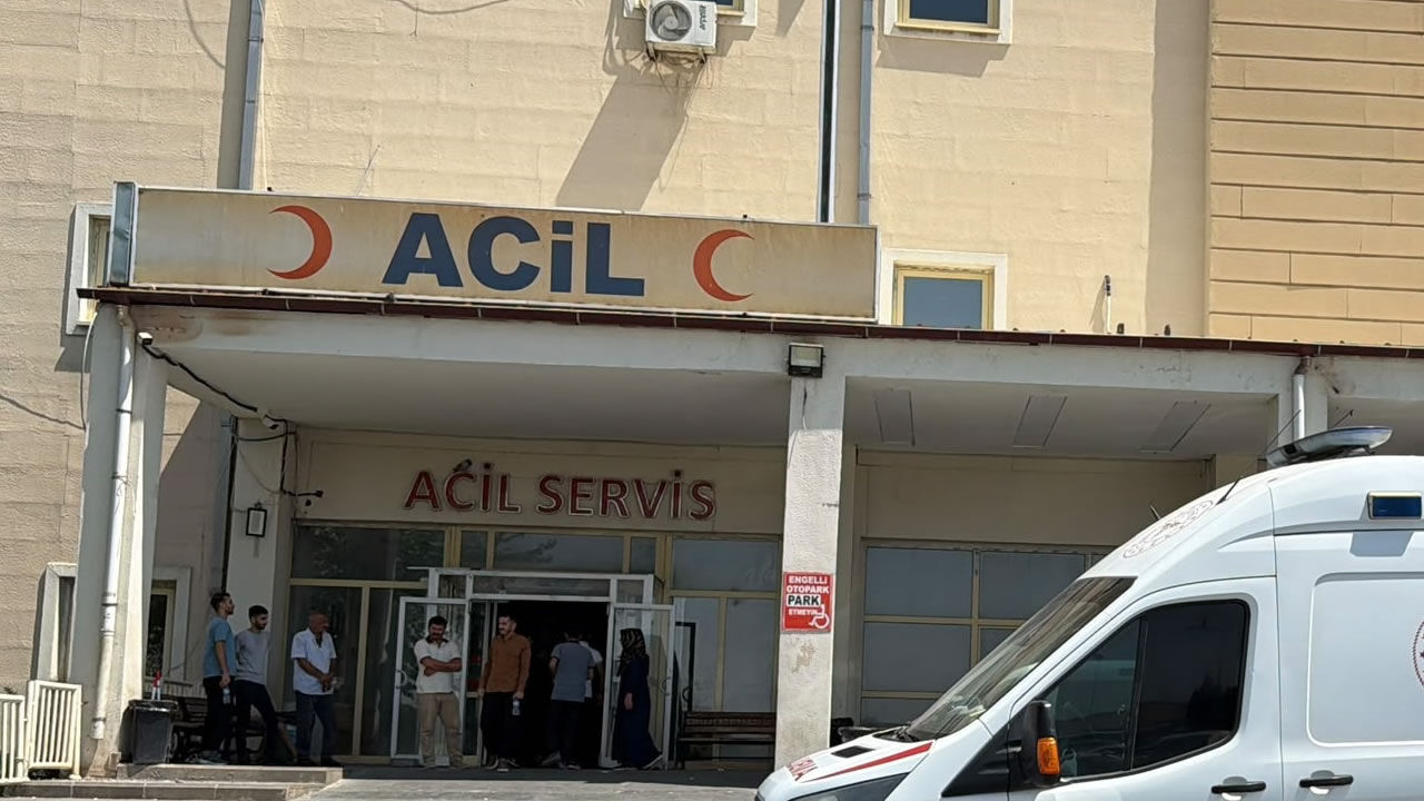 Otomobil yoldan çıktı, 3 yaralı