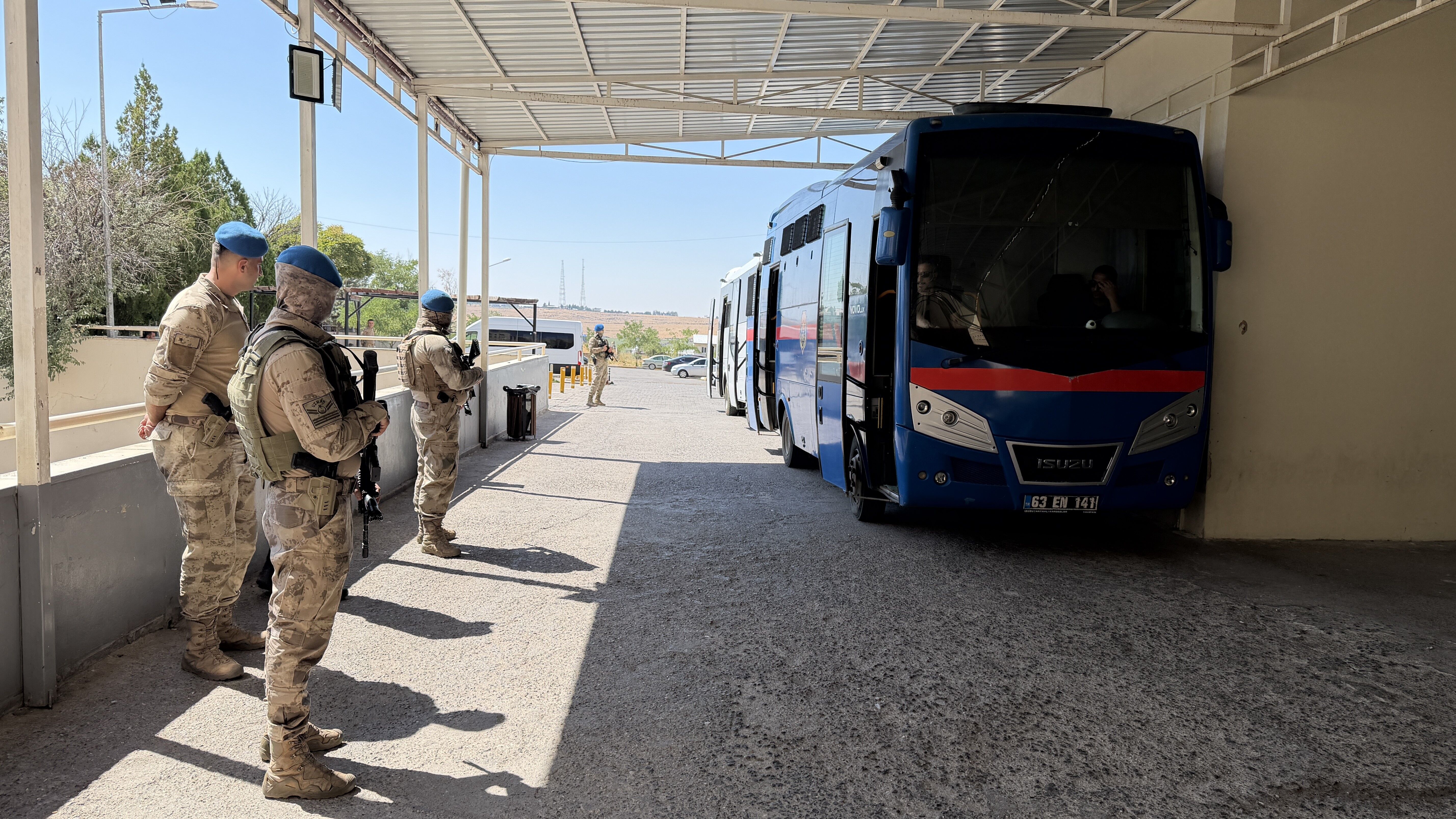 Cezaevi'nde korkutan yangın, 13 mahkum dumandan etkilendi