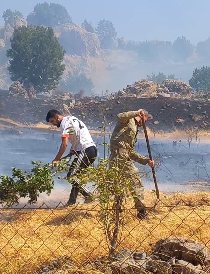 Kıvılcımlar yangına neden oldu,10 arı kovanı yandı