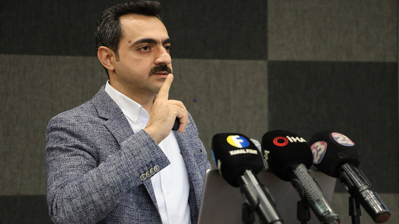 Sağlıkta yapay zeka tehdidi, " Algoritmalara bakarak ilaç kullanmayın"