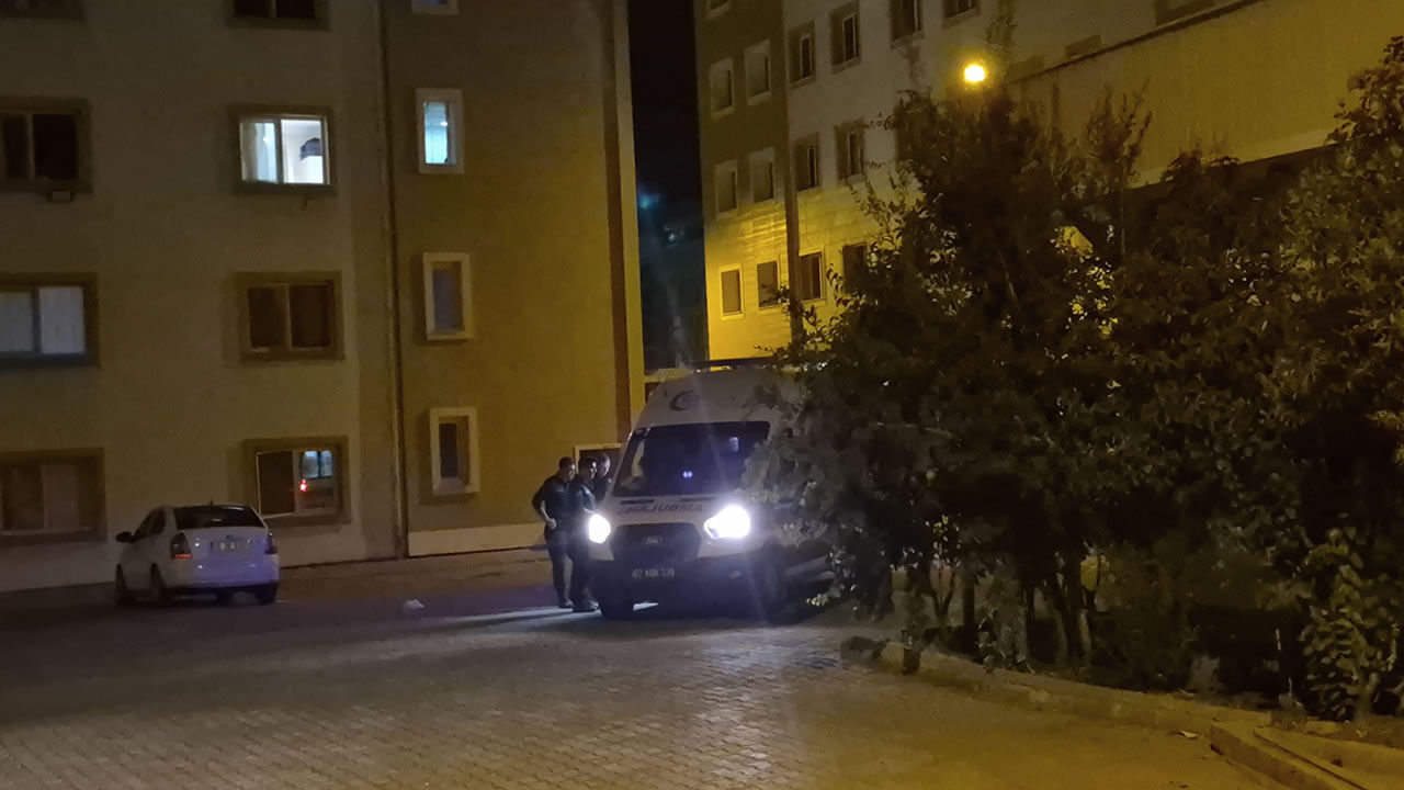 Yurtta kalan iki öğrenci gıda zehirlenmesi şüphesiyle hastaneye kaldırıldı