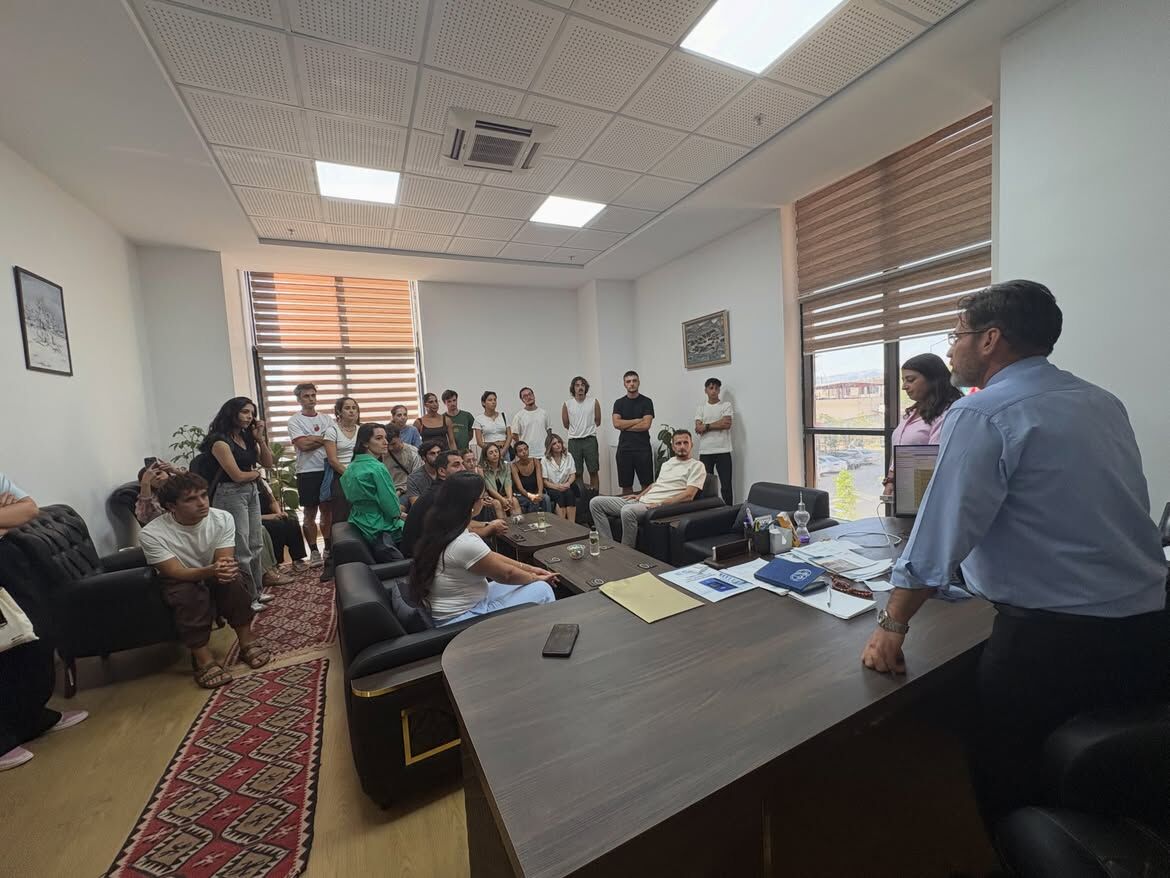 KÜTÜPHANE GEZİ