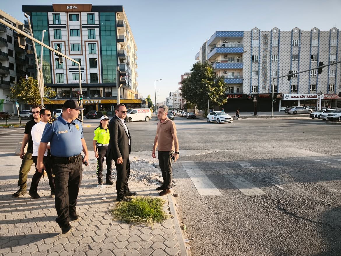Kaymakamımız Sayın Çağlar Partal, İpekyolu Üzerindeki Yol Çalışmalarını Yerinde Inceleyerek Yürü (1)