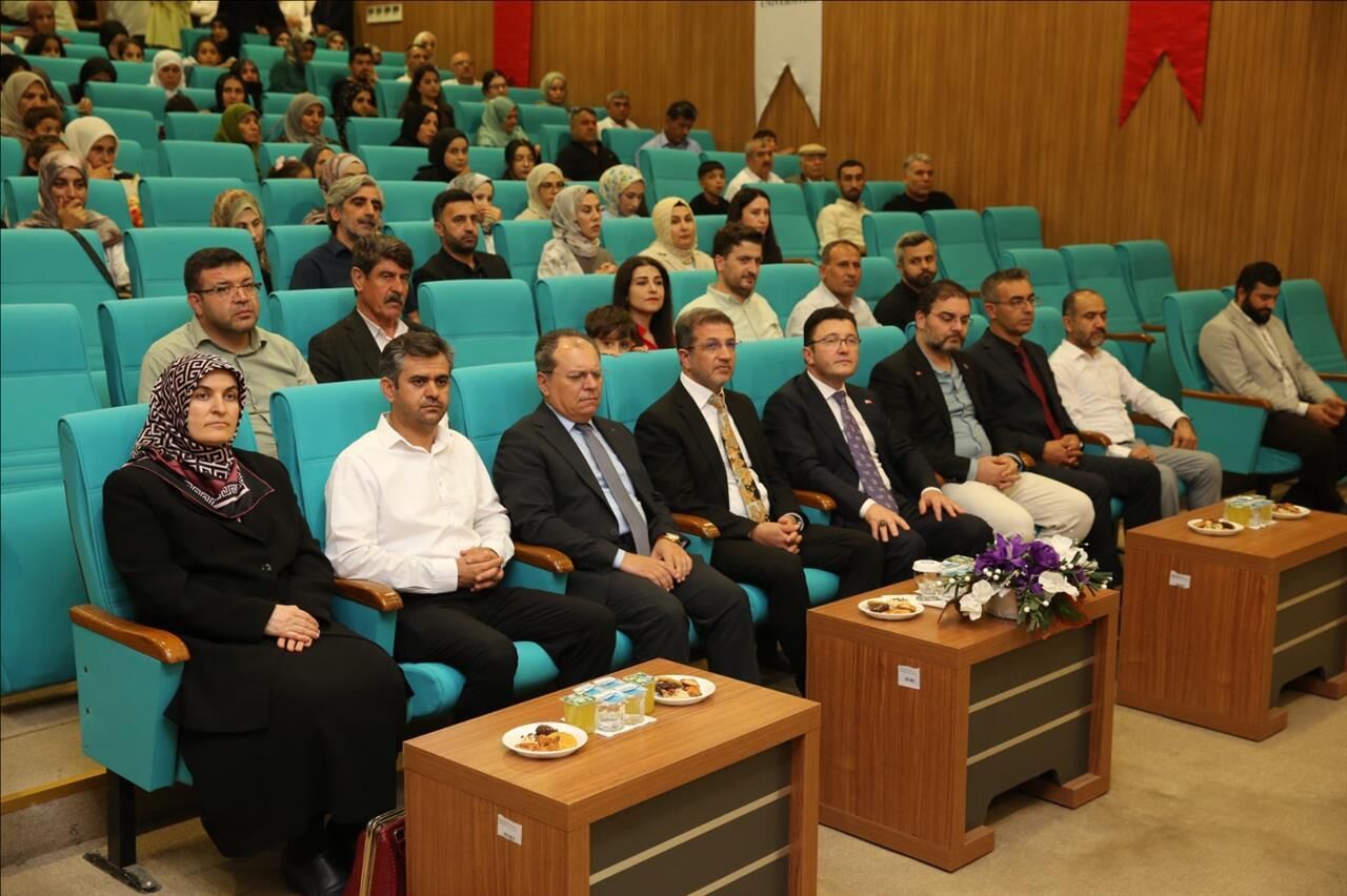 Şırnak’ta Hafız Öğrenciler Taçlarını Giydi