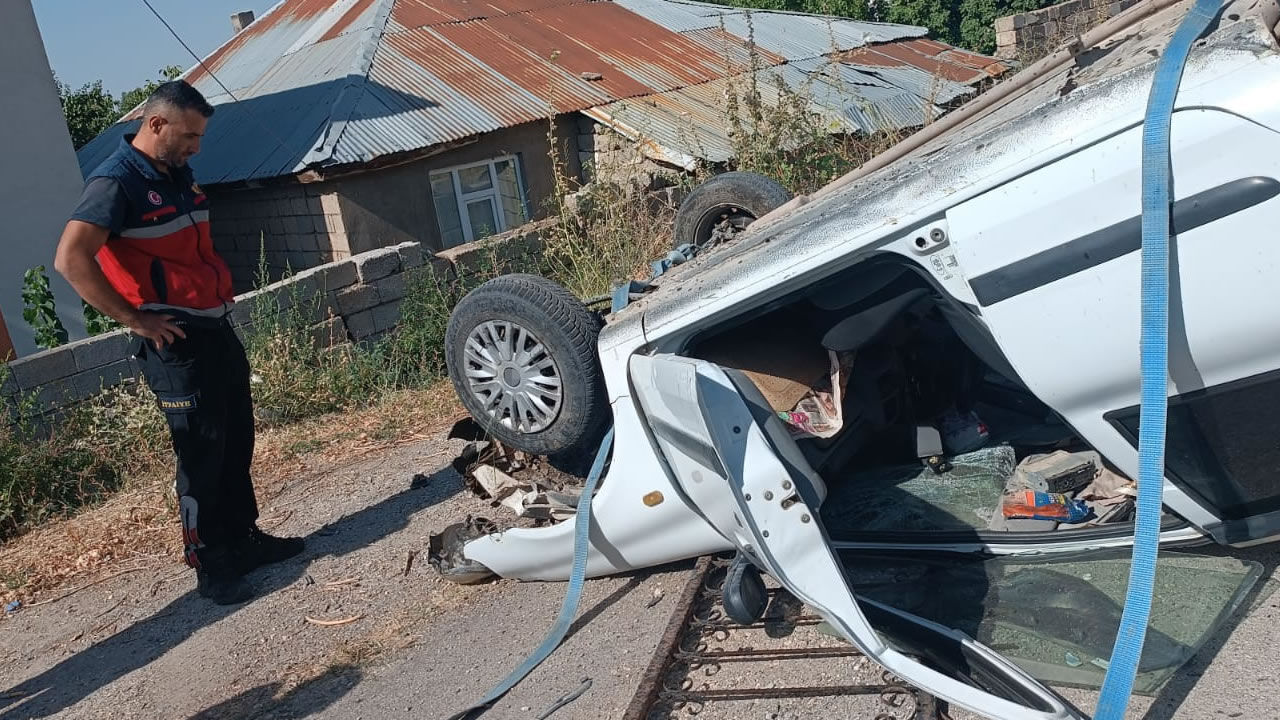 Otomobil istinat duvarından düştü 1 yaralı