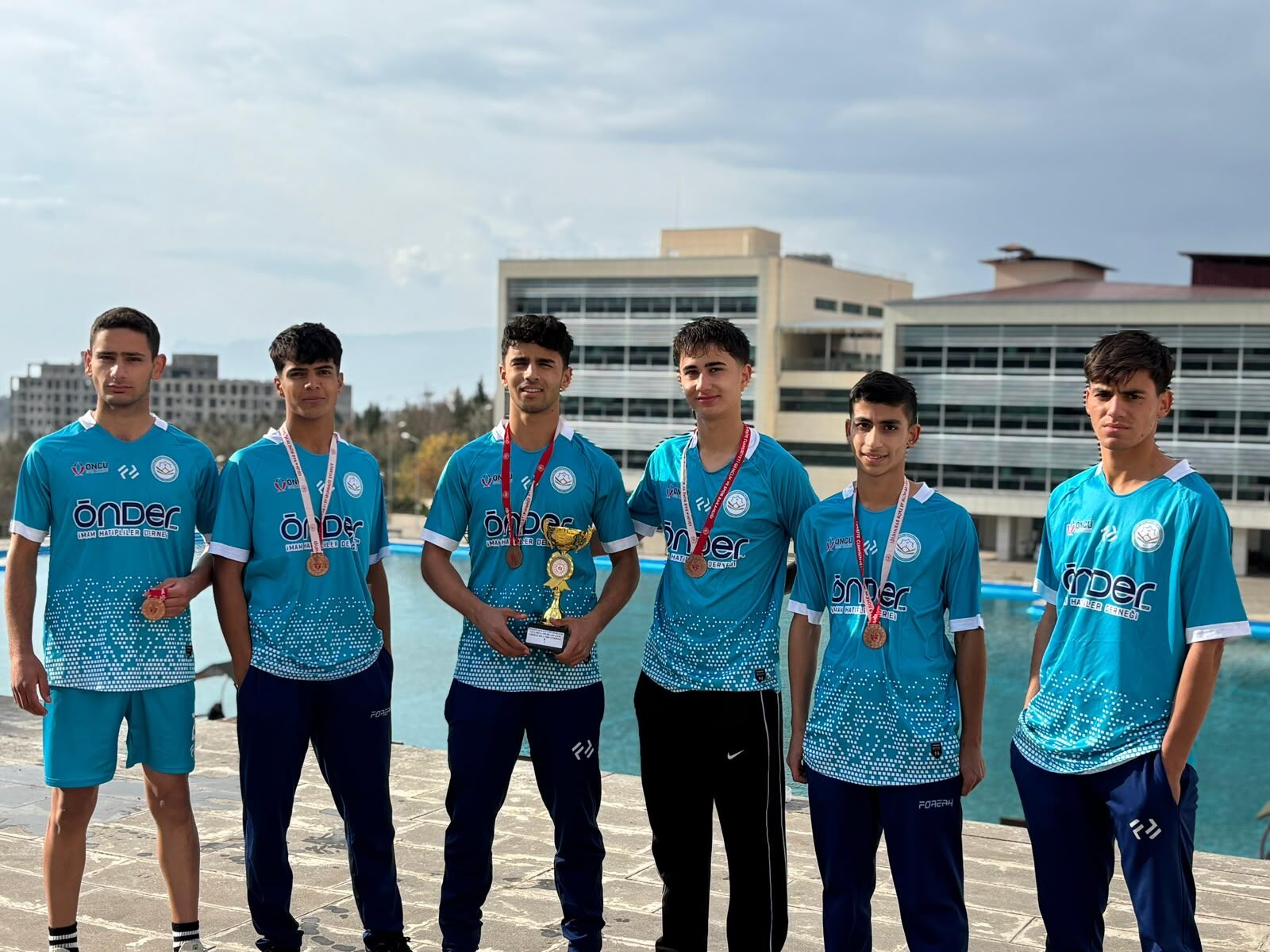 Silopi’nin başarılı öğrencileri gururlandırdı-1